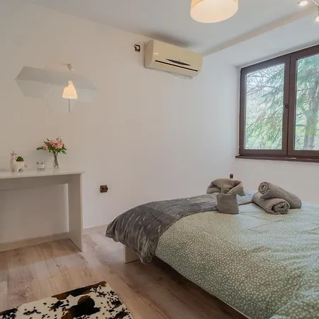 Velaris Collection I 2Br Luxury I 5Min Metro I Central District *