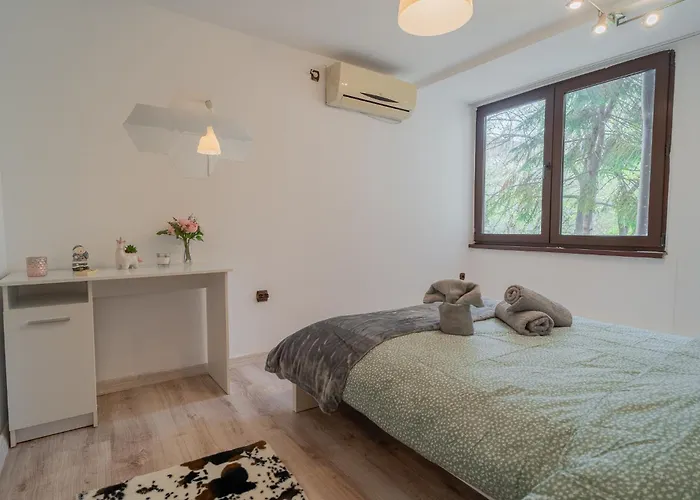 Velaris Collection I 2br Luxury I 5min Metro I District *