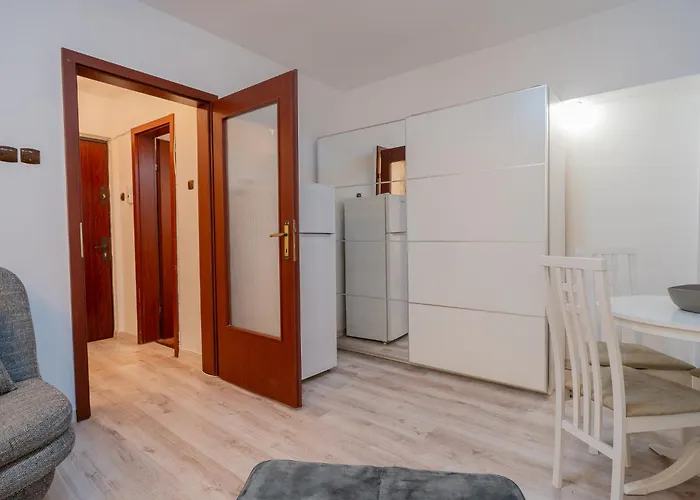 Velaris Collection I 2br Luxury I 5min Metro I District Lejlighed *