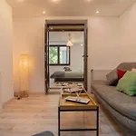 Velaris Collection I 2br Luxury I 5min Metro I District