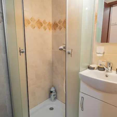 Velaris Collection I 2Br Luxury I 5Min Metro I Central District Apartment *