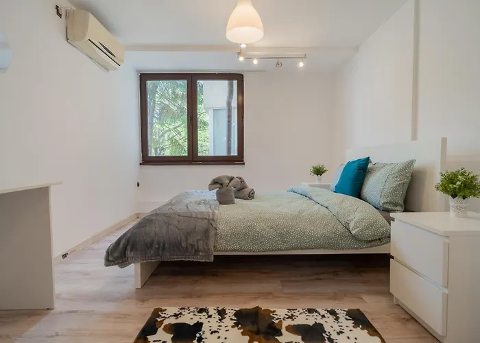 Velaris Collection I 2br Luxury I 5min Metro I District * 布加勒斯特