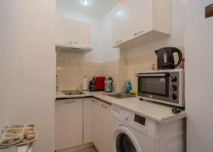 公寓 Velaris Collection I 2br Luxury I 5min Metro I District