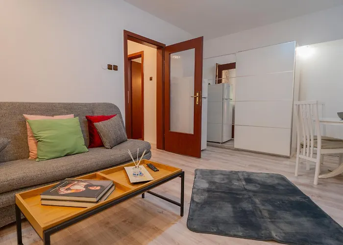 Velaris Collection I 2br Luxury I 5min Metro I District 公寓