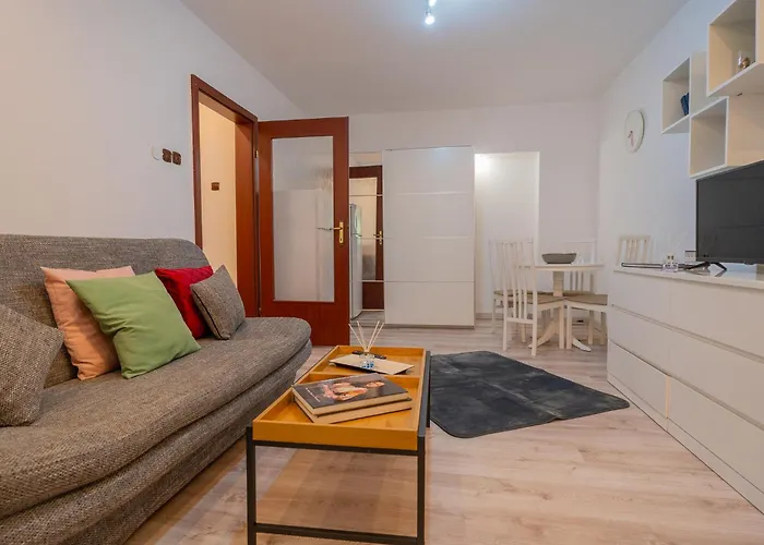 Velaris Collection I 2br Luxury I 5min Metro I District 公寓 *