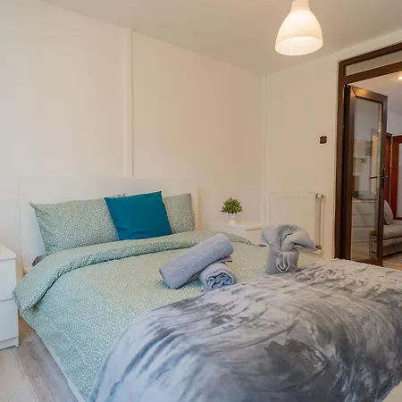 Velaris Collection I 2br Luxury I 5min Metro I District