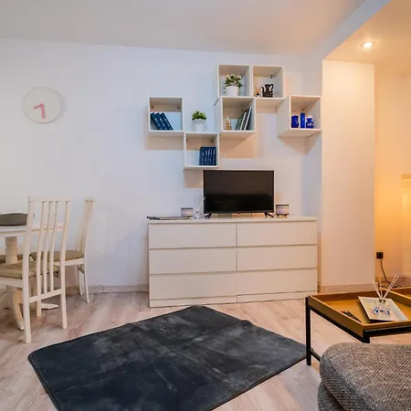Velaris Collection I 2br Luxury I 5min Metro I District Бухарест