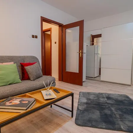 Velaris Collection I 2br Luxury I 5min Metro I District Апартаменти